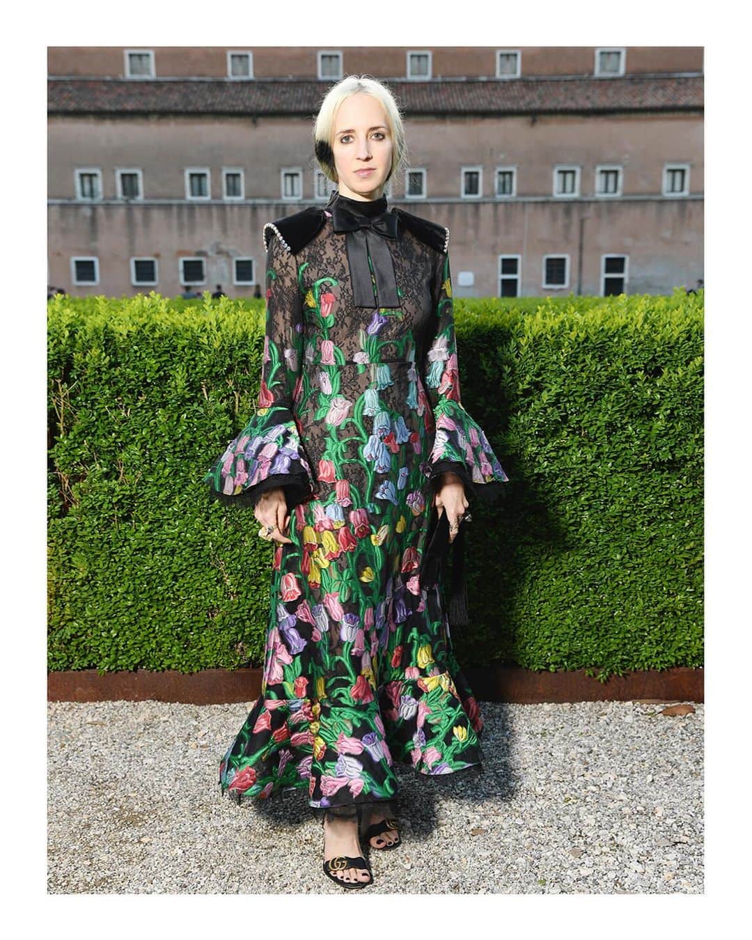 グッチさんのインスタグラム写真 - (グッチInstagram)「In a #Gucci printed dress, artist @hope.atherton photographed at the dinner hosted by #Gucci to celebrate the opening of the Venice @labiennale Italian Pavilion, ‘Neither Nor: The challenge to the Labyrinth’, for which the House is a main sponsor, curated by @milovanfarronato. @alessandro_michele. #PadiglioneItalia #biennalearte2019 #AlessandroMichele」5月12日 8時58分 - gucci