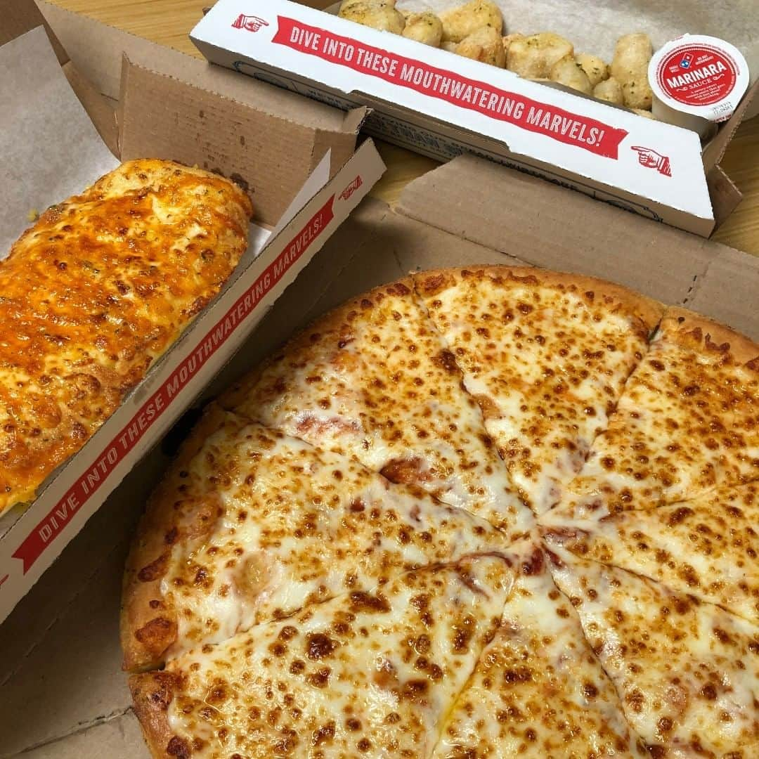 Domino's Pizzaさんのインスタグラム写真 - (Domino's PizzaInstagram)「Will hang out if pizza is involved. 🍕🧀 TAG a friend who can relate.」5月12日 9時00分 - dominos