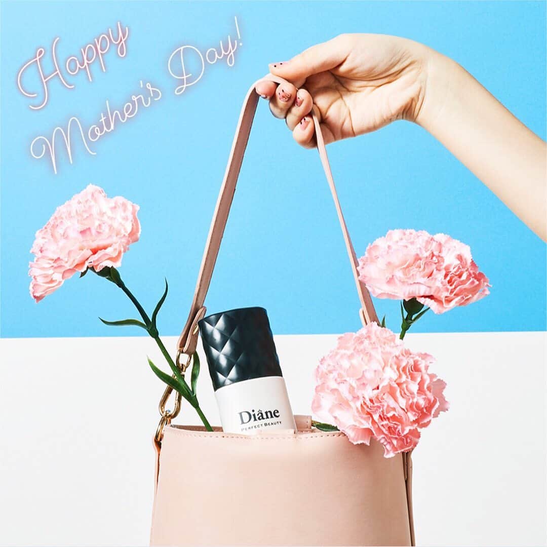 モイストダイアンのインスタグラム：「Happy Mother's Day 🥰﻿ ﻿ ﻿ ﻿ #ダイアン #パーフェクトビューティー #モイストダイアン #moistdiane #perfectbeauty #ツヤ髪 #シャンプー #ヘアケア #ダメージ補修 #ローラ #ダイアンシャンプー #新商品 #ヘアコスメ #洗い流さないトリートメント #ビューティーケラチン #11ミスト #なりたい髪は自分で作る #ヘアトリートメント #アウトバス #アウトバストリートメント #バスタイム #乾燥ダメージ #shampoo #時短 #簡単 #mothersday #母の日」