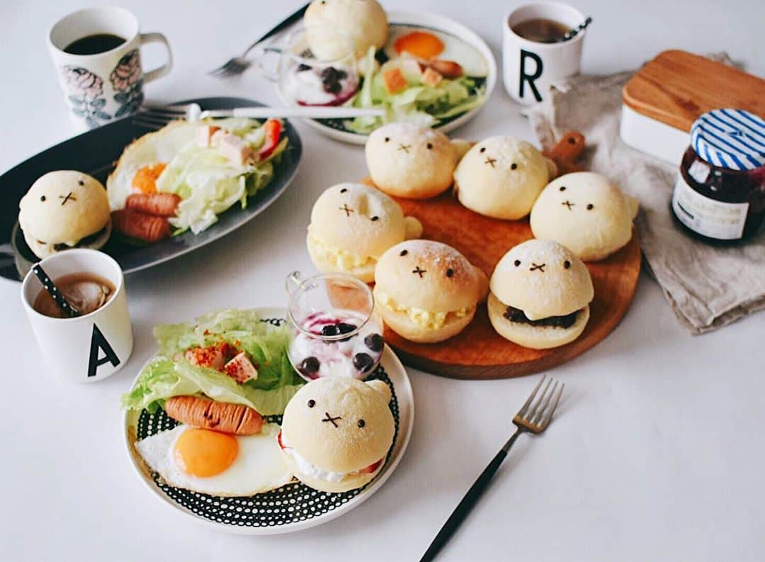 kazumi さんのインスタグラム写真 - (kazumi Instagram)「𓈒 𓈒 🅖🅞🅞🅓 🅜🅞🅡🅝🅘🅝🅖𖧤𖥧𖥣𖤣 昨日焼いた(・×・) で サンドイッチの朝ごパン𓎡 𓈒 𓈒  𓈒 ○たまご ○イチゴホイップ ○あんバター ○ブルーベリージャム←もうこれはセルフ𓎩  𓈒 𓈒 𓈒  久しぶりに、本当久しぶりに焼いた白パンは 思いのほか子供たちに好評でした⍢⃝ ⍤⃝ ⍥⃝ ⍨⃝ ⍩⃝⃜ 𓈒 𓈒 𓈒  また焼こうっと𓂃𓊯 #ミッフィーフォトフェスタ」5月12日 9時11分 - miirururu