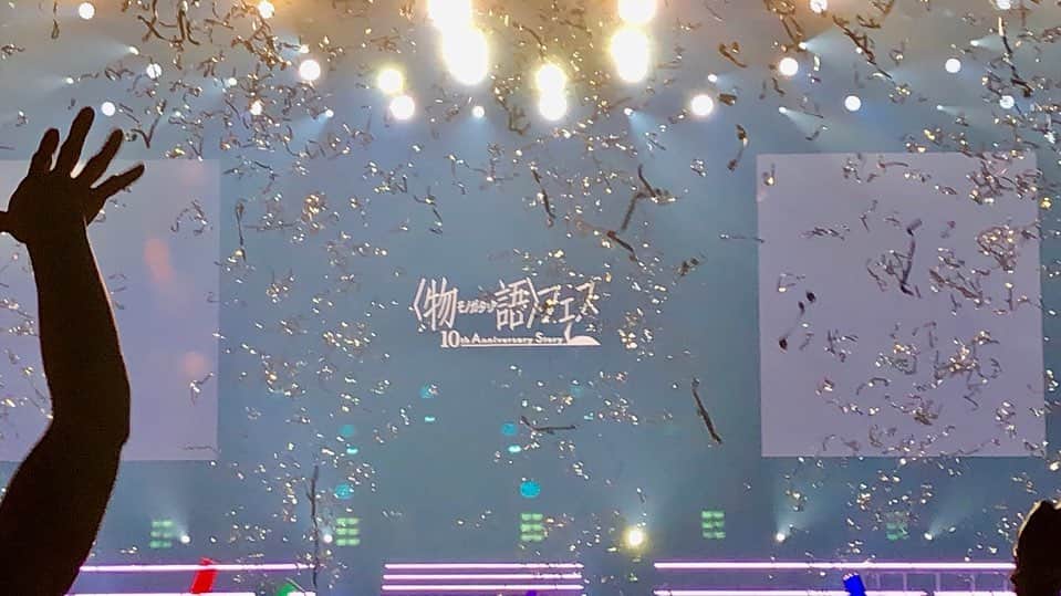 のインスタグラム：「・ ・ 2019年5月11日(土)、 ・ 『物語フェス』@幕張メッセ無事終了いたしました。 ・ 改めてご来場頂いた皆さま、ライヴビューイングの皆さま、 ・ ありがとうございました！！ ・ 1年以上前からこの企画がスタートし、 ・ 神前さんとめぐさん、プロデューサーの山内さんと一緒に ・ じっくりと音楽パートを練り上げて、 ・ そこに一番相応しいミュージシャンを集めて、 ・ 短いながらも確保したスケジュールを最大限に使い ・ この日のために育ててきました。 ・ 結果、あの日あの時何処よりも"作品愛"に満ち溢れた ・ 素晴らしいイベントになって、本当に嬉しかったです。 ・ 歌って頂いたタレントの皆さんも喜んで頂けたようで何よりです。 ・ この企画の時には… ・ 常に自分が"バンマス"である事を意識していたので、 ・ 実は本番が終るまで少し感情を抑えていました。 ・ だから、いま終わらせた１つ１つの出来事を反芻して ・ ちょっと皆さんと遅れた形で感動してます。。 ・ この余韻はかけがえない。 ・ 大切にしたいと思います✨ ・ 重ねて今回一緒に企画を進めてくれたスタッフの皆さん、 ・ 少ないスケジュールの中で参加して頂いた演奏者の皆さん、 ・ 演者の皆さん、ダンサーの皆さん、 ・ そして重ねてご来場頂いた皆さま、 ・ ライヴビューイングに参加して頂いた皆さま、 ・ 本当に、本当にありがとうございました！！！ ・ #物語フェス #物語フェス10th #幕張メッセイベントホール #神前暁 #megrock #fes #monogatariseries #monogatarifes #clammbon #クラムボン #ミト #ミトムボン #余韻」