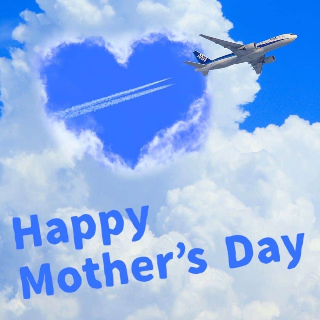 ANAのインスタグラム：「Happy Mother's Day💙  #anaタビキブン #母の日 #5月12日 #プレゼント #ギフト #心を込めて #感謝の気持ち #いつもありがとう #カーネーション #幸せ #青い空 #飛行機 #happy #mothersday #thankyou #mom #gift #airplane #bluesky  旅の思い出は「#anaタビキブン」をつけて投稿してね🌷インスタやANAの各メディアでご紹介していきます✈️」