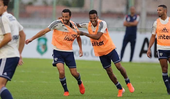 São Paulo FCさんのインスタグラム写真 - (São Paulo FCInstagram)「O Tricolor está pronto para reencontrar Rogério Ceni, que comanda o Fortaleza. No Ceará, o elenco realizou a última atividade antes do duelo deste domingo (12), às 19h, no Castelão, pelo Brasileiro.  #VamosSãoPaulo 🇾🇪 #EstaremosSempreJuntos ‪⠀⠀⠀⠀⠀⠀⠀⠀⠀‬ 📸 Rubens Chiri / saopaulofc.net」5月12日 9時38分 - saopaulofc