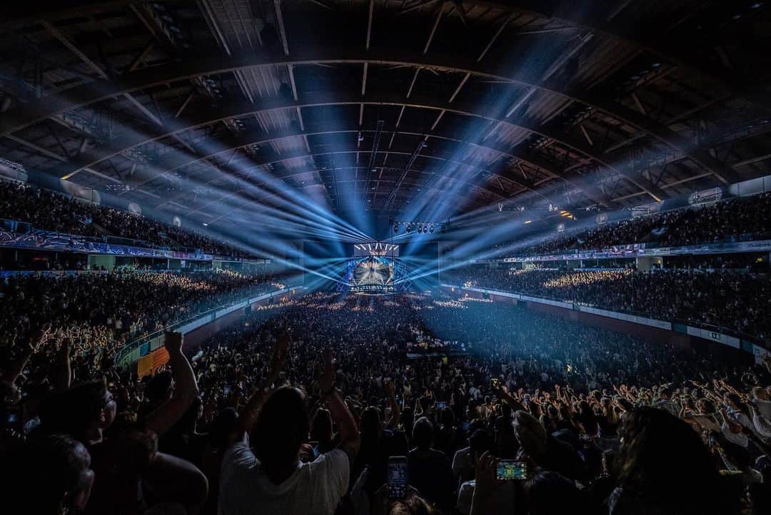 backstreetboysさんのインスタグラム写真 - (backstreetboysInstagram)「Night one of the #DNAWorldTour and the biggest crowd the venue has ever had 🙌🏻 Wow Lisbon! We can’t thank you enough for an amazing kickoff. Love you all! #BSBLIS」5月12日 9時39分 - backstreetboys