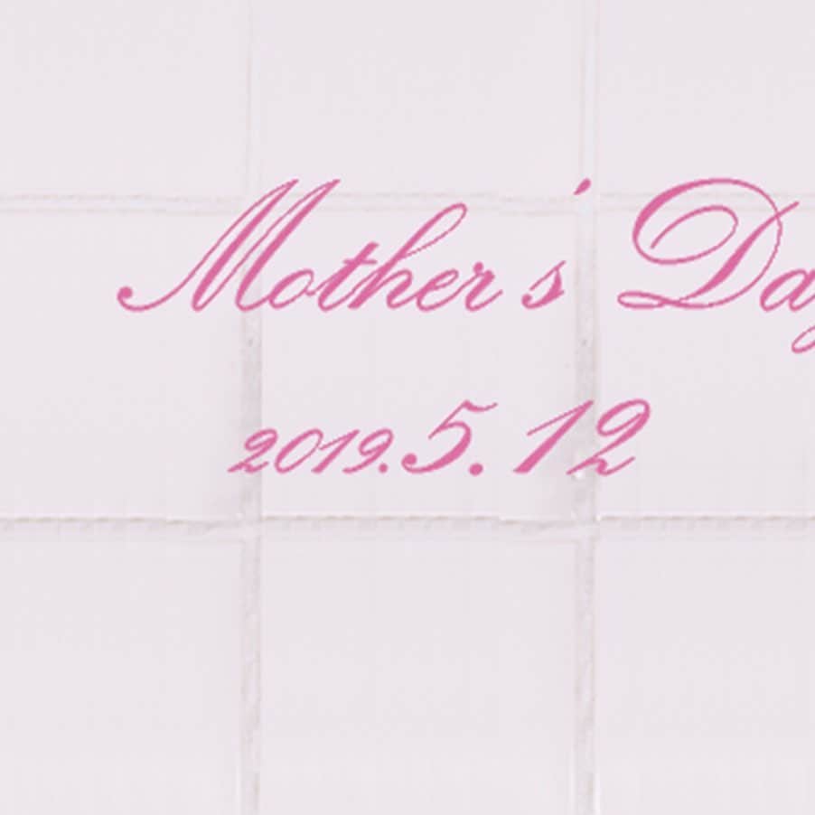プシュケ[PSYCHE&]・花キューピットさんのインスタグラム写真 - (プシュケ[PSYCHE&]・花キューピットInstagram)「❤︎swipe❤︎ 今日は母の日 愛らしく、素直に「ありがとうを」 お母さんのもとへお届け中です。 #ブーケ0273 #プティブーケ0272 #アレンジメント0267 の3商品はまだご注文受け付けております。 「遅れてごめんね、いつもありがとう」とお母さんへお花を贈りませんか？  ｰｰｰｰｰｰｰｰｰｰｰｰｰｰｰｰｰｰｰｰｰｰｰｰｰｰｰｰｰｰｰｰｰｰｰｰｰｰｰｰｰｰｰｰｰｰｰｰｰｰｰ #プシュケ #母の日 #母の日プレゼント　#母の日ギフト #mothersday#花キューピット #花 #お花 #ザ花部 #花に心を込めて #暮らしに花を #花のある暮らし #フラワーデザイン #インテリアフラワー #フラワーギフト #花束 #ブーケ #カーネーション #バラ  #プシュケ #遅れてごめんね ｰｰｰｰｰｰｰｰｰｰｰｰｰｰｰｰｰｰｰｰｰｰｰｰｰｰｰｰｰｰｰｰｰｰｰｰｰｰｰｰｰｰｰｰｰｰｰｰｰｰｰ」5月12日 9時49分 - psyche.flowers