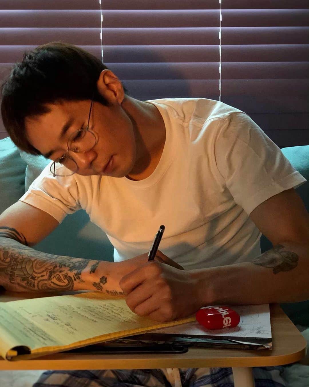 ダリ のインスタグラム：「⚡️✍️🤓」