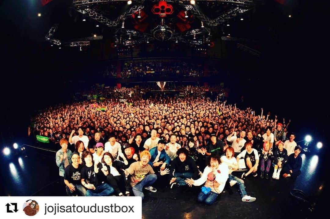 あやぺたのインスタグラム：「周りを見渡せば、高校の時からCDで聞いてた映像でみてたライブハウスでみてた人ばっかで、ここに混ざれてる自分に感動して泣けた。 ステキな遊び場をつくってくれるdustboxに感謝&尊敬。 まだまだ終わらないし、終わらせないし、まだまだこれから。 バンドってほんま最高っ。  #Repost @jojisatoudustbox with @get_repost ・・・ KOSHI ROCK GALAXY 2019 全ての人達に感謝です。  最初から最後まで写真の感じでした！  今日分かった事は出演してくれた仲間が皆んなに愛されてるって事😭  #good4nothing  #totalfat  #overarmthrow  #locofrank  #namba69  #northern19  #shank095jpn  #stompinbird  #dizzysunfist  #hawaiian6  #dustbox」