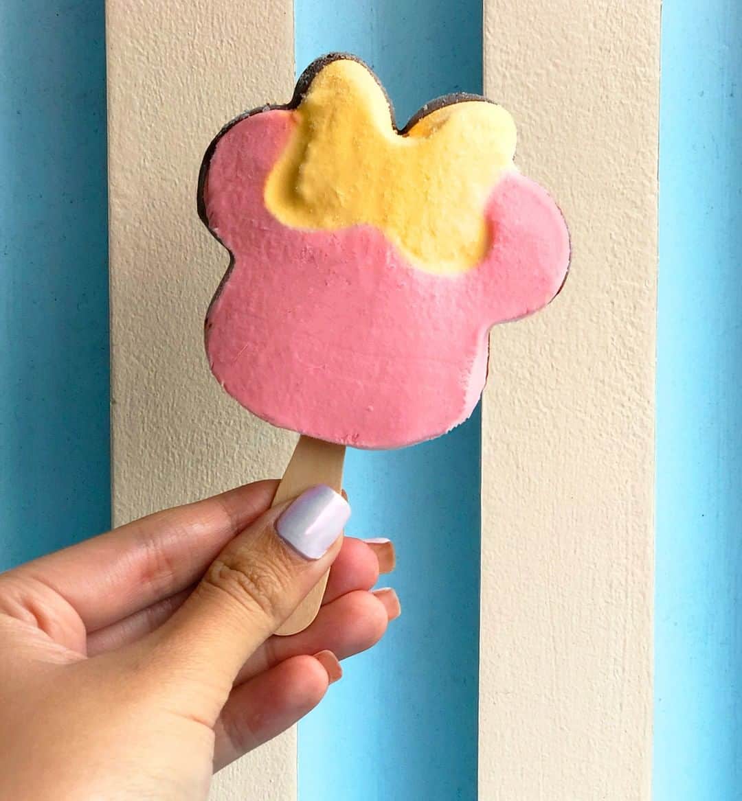 Disneyさんのインスタグラム写真 - (DisneyInstagram)「@minniemouse has never looked sweeter! Who else is craving a treat from @hkdisneyland?」5月12日 1時00分 - disney
