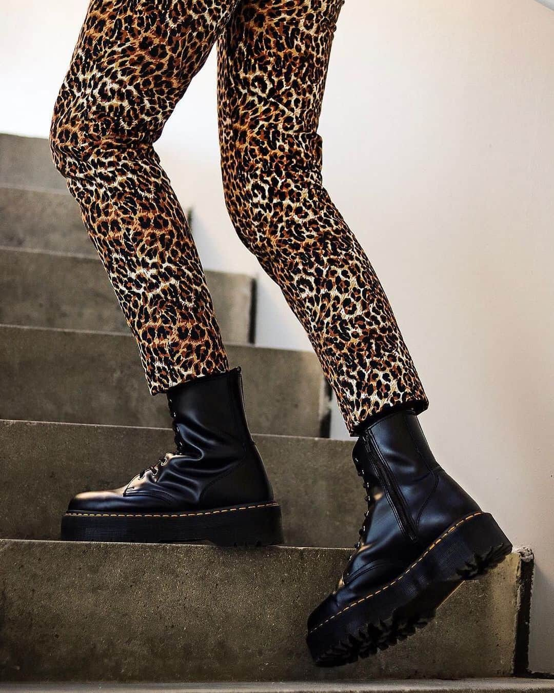 ドクターマーチンさんのインスタグラム写真 - (ドクターマーチンInstagram)「Smooth, polished, leather and a platform sole give our Jadon boots real attitude. Durability with a rebellious streak.」5月12日 1時01分 - drmartensofficial