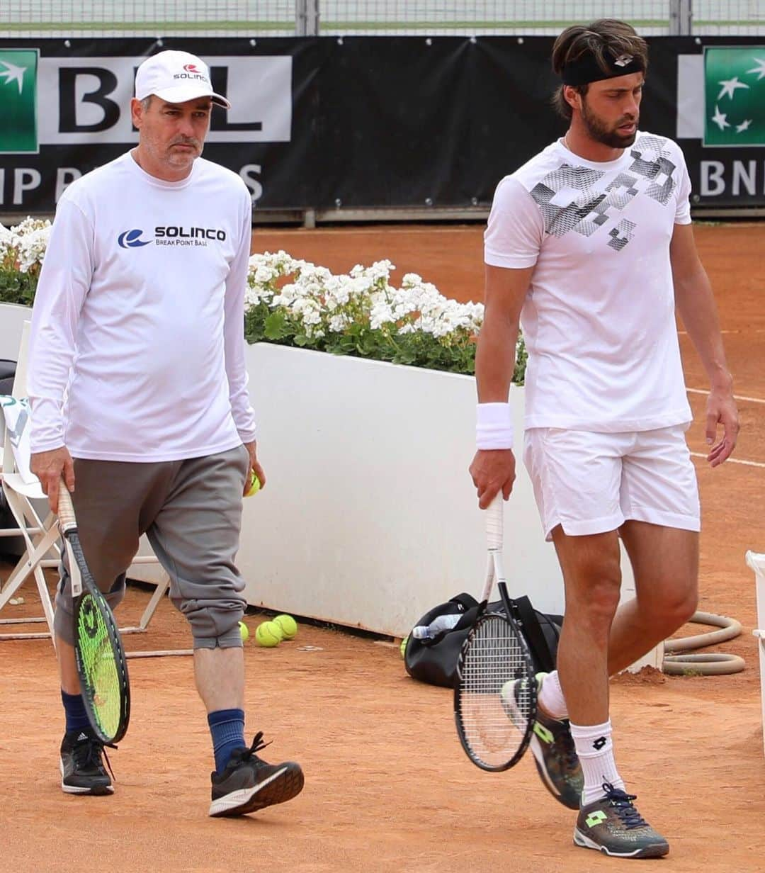 ニコロズ・バシラシビリのインスタグラム：「Our last practice with Jan before tomorrow's match here in Rome 🤜🎾」