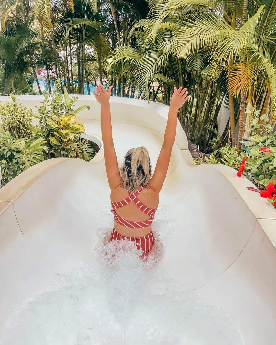 Stephanie Sterjovskiさんのインスタグラム写真 - (Stephanie SterjovskiInstagram)「Never too old for a water slide 💦 Had so much fun at the @fairmontkealani this week and suited up in the cutest @albionfit swimmies! 👙 Q: Would you do the slide?? 😜 comment below! . #iamalbionfit #alwayskealani #maui #fairmontkealani #swimsuits #ssworldtravels #poolfun」5月12日 1時11分 - stephsjolly
