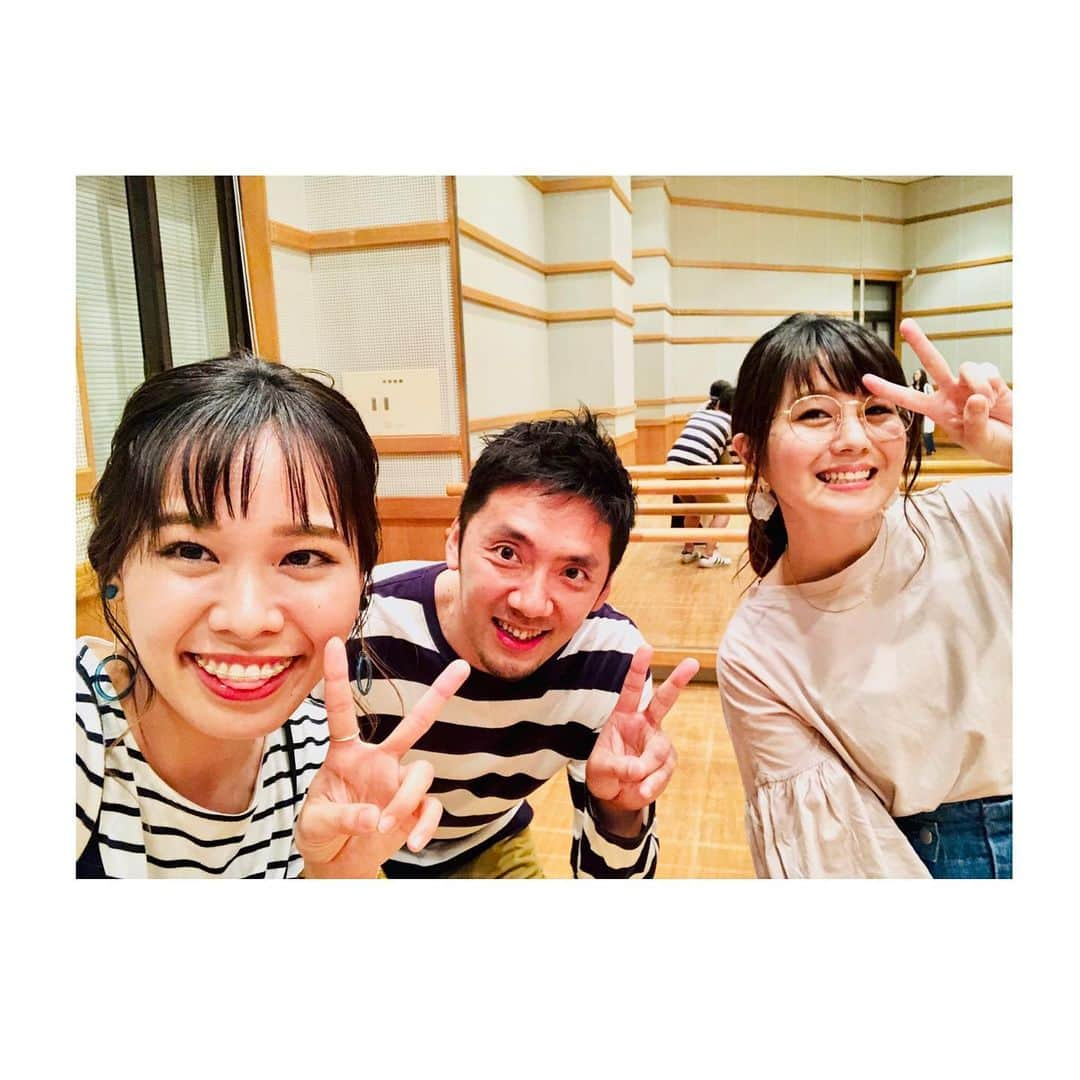 MAIKO さんのインスタグラム写真 - (MAIKO Instagram)「今日はおななたんと森山直太朗さんのLIVEを観させて頂きました🙌✨ 刺激的な時間っ。 インプットの時期なのであれこれ感じて膨らませて…🧠 ちょこちょこうっぷすでサポートキーボードでお世話になってる櫻井さん🎹✨ 客観的に観ててもすごくかっこよかったです!!! お勉強になりました😭🙌✨ 久しぶりにお会いできて嬉しい〜🌺 うっぷすもがんばるぞーーーーっ!!!! ・ ・ ・ #森山直太朗 さん #人間の森 #沖縄コンベンションセンター #エンターテイメントでした🤗 #ななまい #sevenoops #くるくるぷわぷわぽぽぽんっ #と色々アイディア生まれてほしい💡」5月12日 1時12分 - maiko_oops