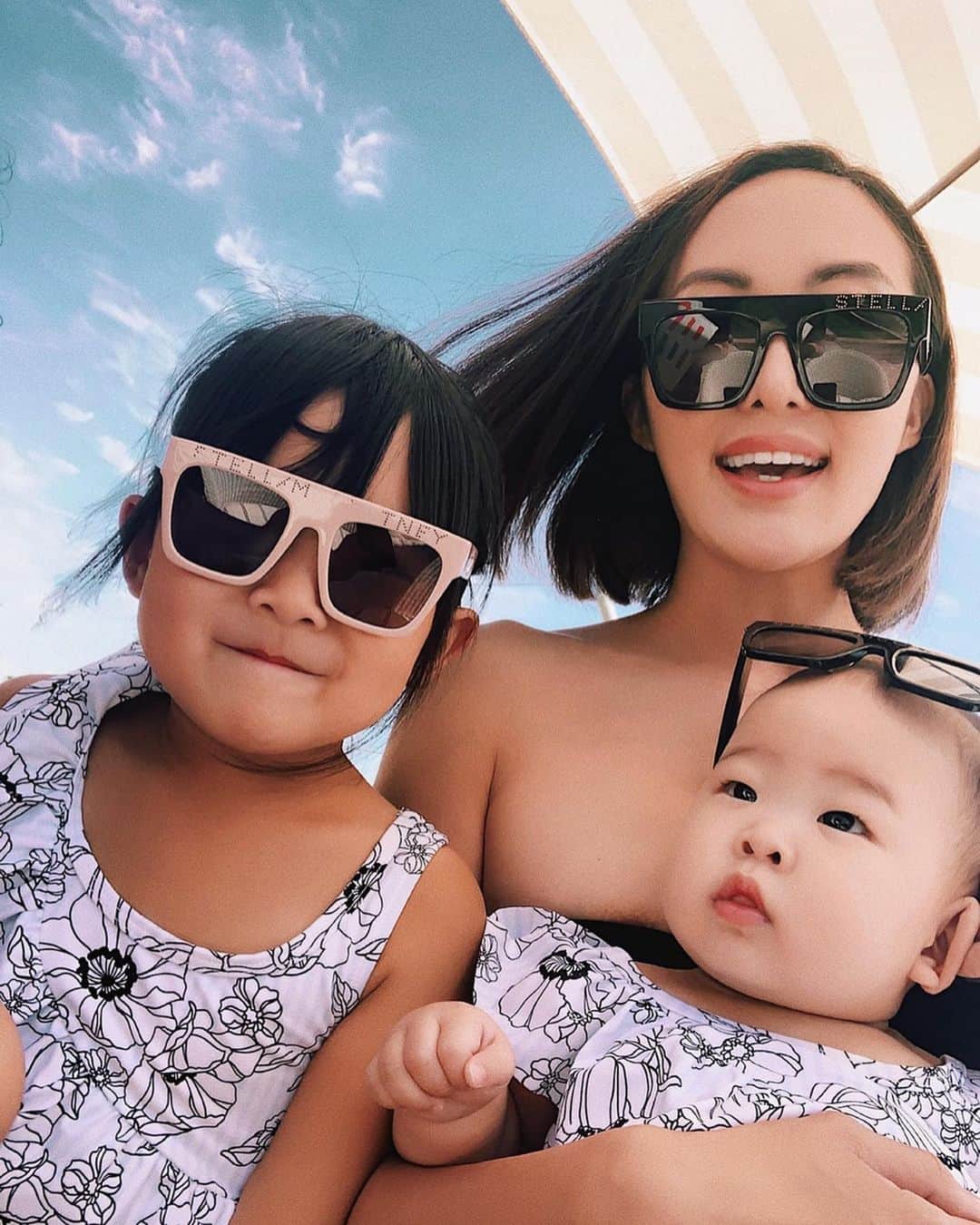 クリッセル・リムさんのインスタグラム写真 - (クリッセル・リムInstagram)「@stellamccartney sunglasses with my mini me’s. 😎💗#MotherEarthMotherDay #StellaMiniMe #StellaEyewear #ad」5月12日 1時24分 - chrisellelim
