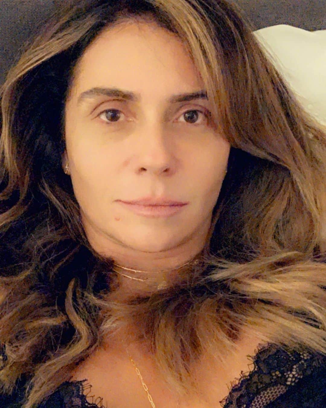 Giovanna Antonelliのインスタグラム：「Legenda importante: Tentei fazer uma cara sexy 💃🏽(rsrs) que saiu meio irônica, que não combina com meu estado de espírito neste sábado maravilhoso ( Amém), mas na verdade amei o cabelo!!!! @lavoisier 😂😂 Bom finde amorinhos!!!!!!!! 🌈」