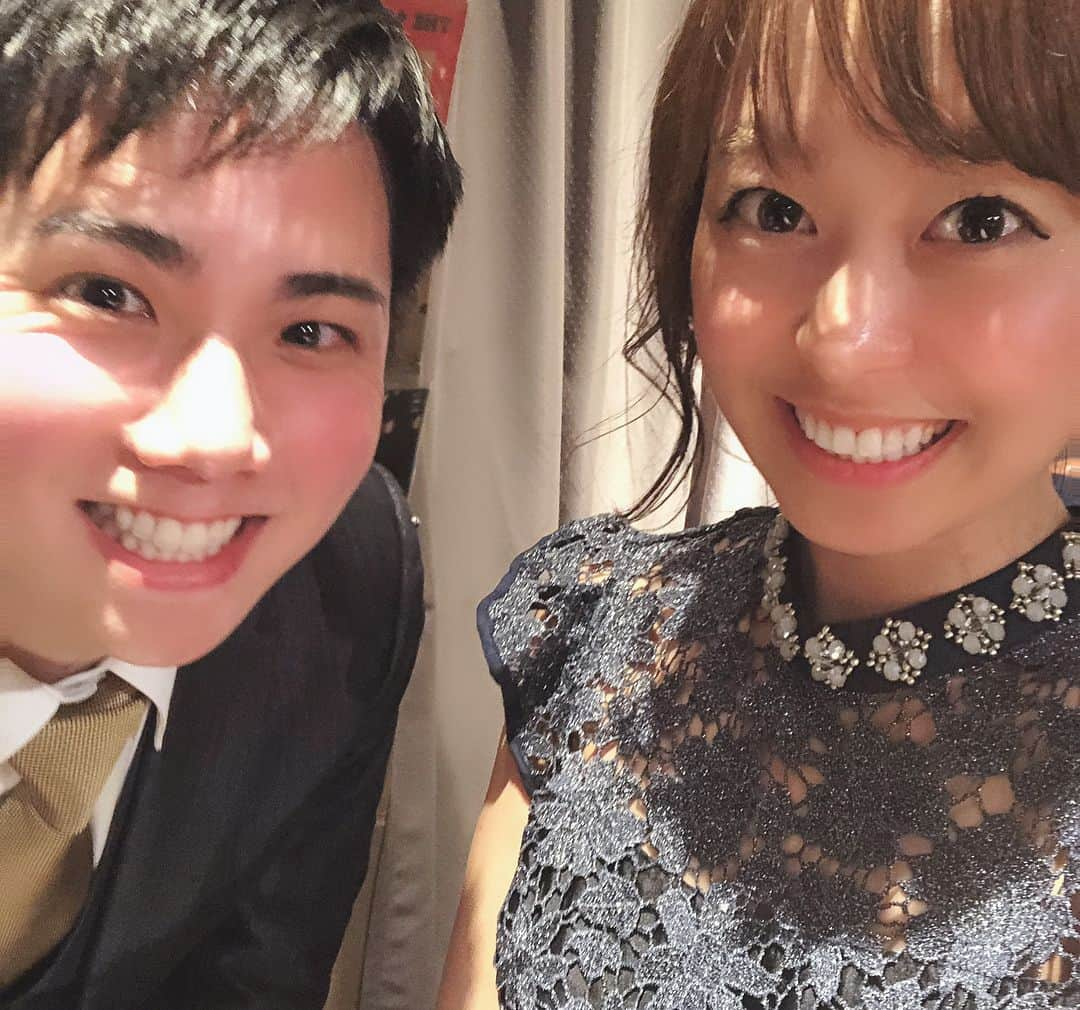 菊池良子さんのインスタグラム写真 - (菊池良子Instagram)「新しい番組に携わった時、スタジオで隣の席で、頭の回転が早く、ツッコミが的確！面白い！こんなに楽しい方とお仕事が出来るなんて刺激的✨と思ったことを覚えています😊  中島つぐまささん、ご結婚おめでとうございます🎉素敵な奥様と末長くお幸せに😍  #中島つぐまさ さん @tugumasa1999 #結婚式 #しあわせのおすそわけ #サガテレビ #かちかちワイド #内堀富美 さん @hamburger_malibu  #ヨンへ さん @kwon_young_hye #メガモッツ さん #池内祐介 さん @ikeuchiyusuke0829 #中川どっぺる さん @nakagawadopperu  #おほしんたろう さん  @ohoshintaro  #木戸優雅 くん @yuga.kido  #アナウンサー #リポーター #演者 #芸人 さん #announcer  真摯な姿勢で何事にも取り組む皆さんが大好き✨  #wedding #fukuoka #talent #comedian」5月12日 1時37分 - kikuryo627happy