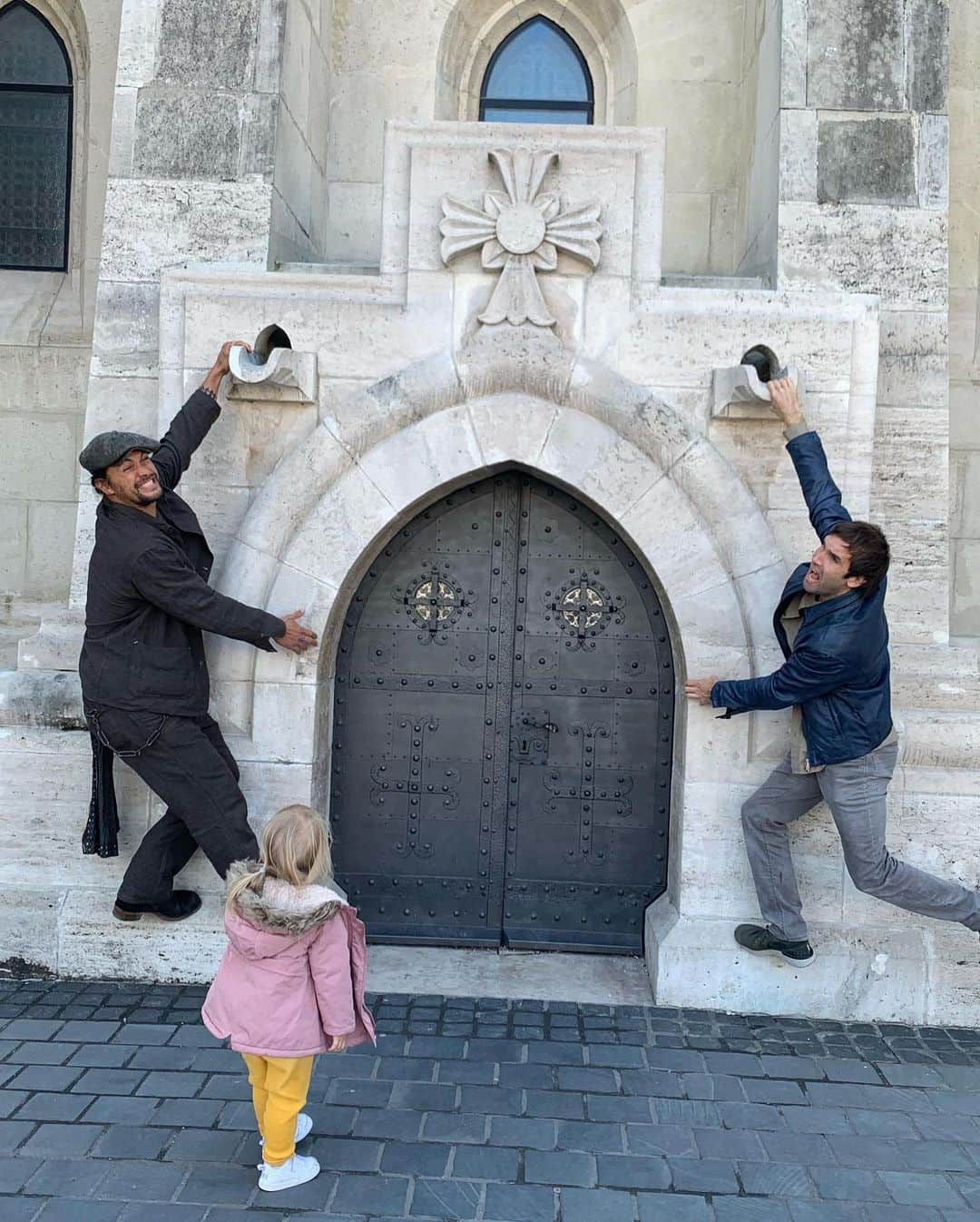 クリス・シャーマさんのインスタグラム写真 - (クリス・シャーマInstagram)「Thanks unky momo @prideofgypsies for a beautiful few days in Budapest love you bro . What a beautiful city and so great to spend some quality family time. @alarconjimena @giancolafoto @realdealmada」5月12日 1時35分 - chris_sharma