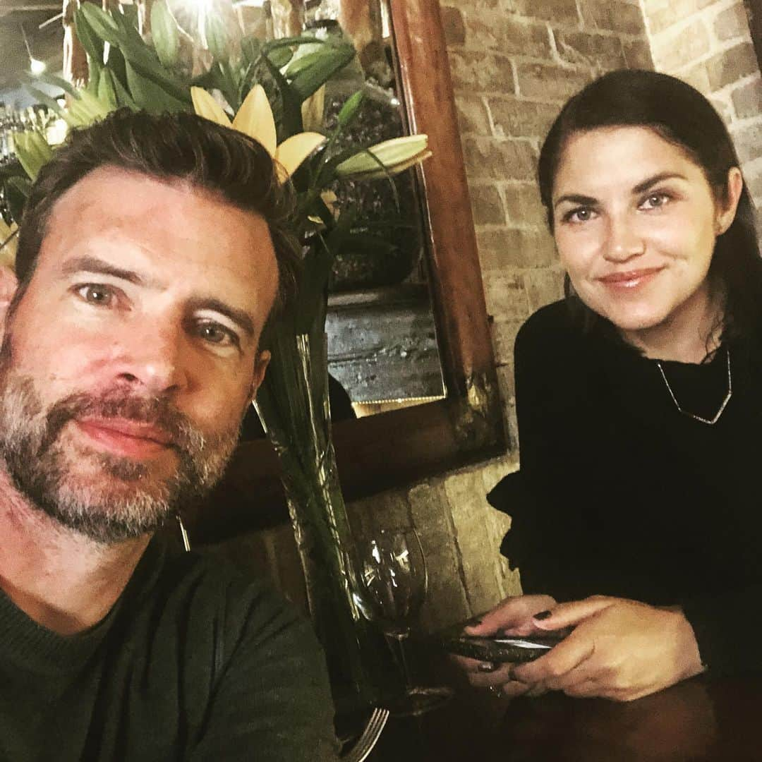 スコット・フォーリーさんのインスタグラム写真 - (スコット・フォーリーInstagram)「Early #Mothersday meal with @themeanchick pretending that we’re not on pins and needles waiting to hear about a season 2 for #whiskeycavalier!  We’re fine. Totally...fine.」5月12日 1時35分 - scottkfoley