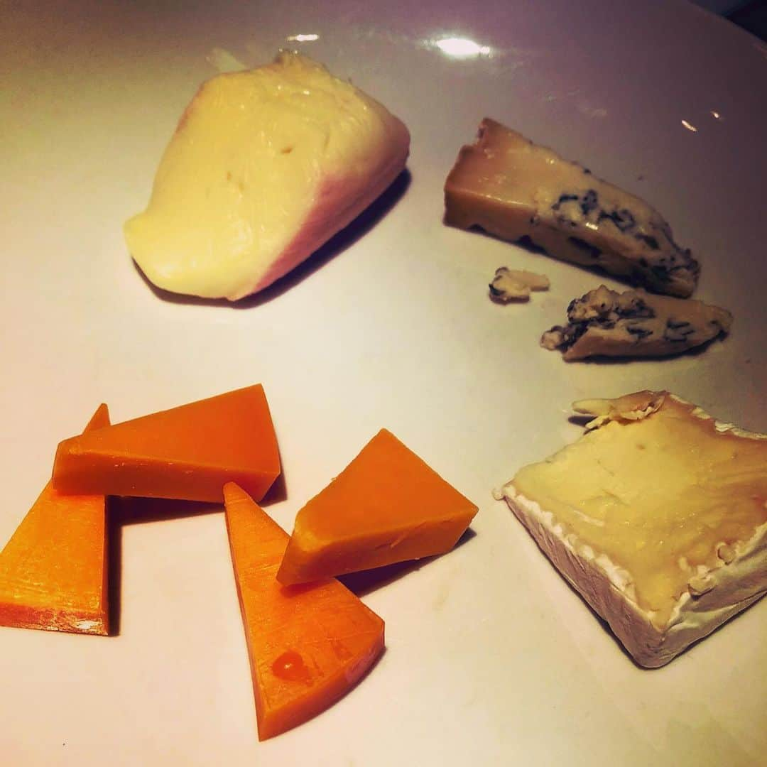 森田悠介さんのインスタグラム写真 - (森田悠介Instagram)「Recent CHEEZENESS... I love cheeze, you love cheeze, all we need is CHEEZENESS🧀 #CHEEZENESS #cheese #käse #fromage #carbonara #risotto #bluecheese #gorgonzola #roquefort  #cooking #dinner #lifestyle  #最近の #食生活 #チーズ #自炊 #外食 #問わず #カルボナーラ #研究中 #ブルーチーズ #musicianslife #bassist #bassplayer  #wurstkäse」5月12日 1時57分 - yusukemorita_bass