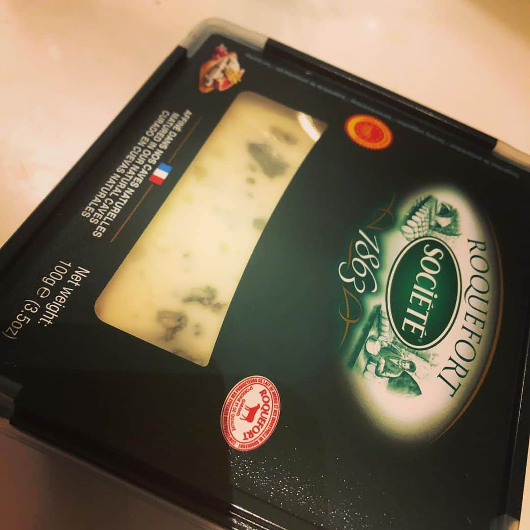 森田悠介さんのインスタグラム写真 - (森田悠介Instagram)「Recent CHEEZENESS... I love cheeze, you love cheeze, all we need is CHEEZENESS🧀 #CHEEZENESS #cheese #käse #fromage #carbonara #risotto #bluecheese #gorgonzola #roquefort  #cooking #dinner #lifestyle  #最近の #食生活 #チーズ #自炊 #外食 #問わず #カルボナーラ #研究中 #ブルーチーズ #musicianslife #bassist #bassplayer  #wurstkäse」5月12日 1時57分 - yusukemorita_bass