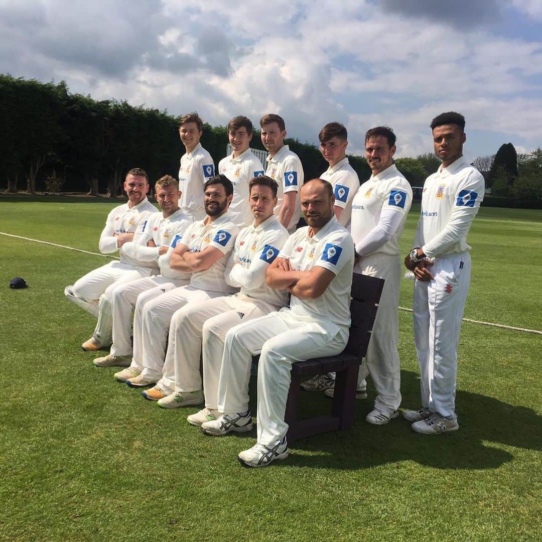 ジョー・ハートのインスタグラム：「The @shrewsburycc team looking top in their @theselfieguideto  sponsored kits. Go on the boys 🏏」