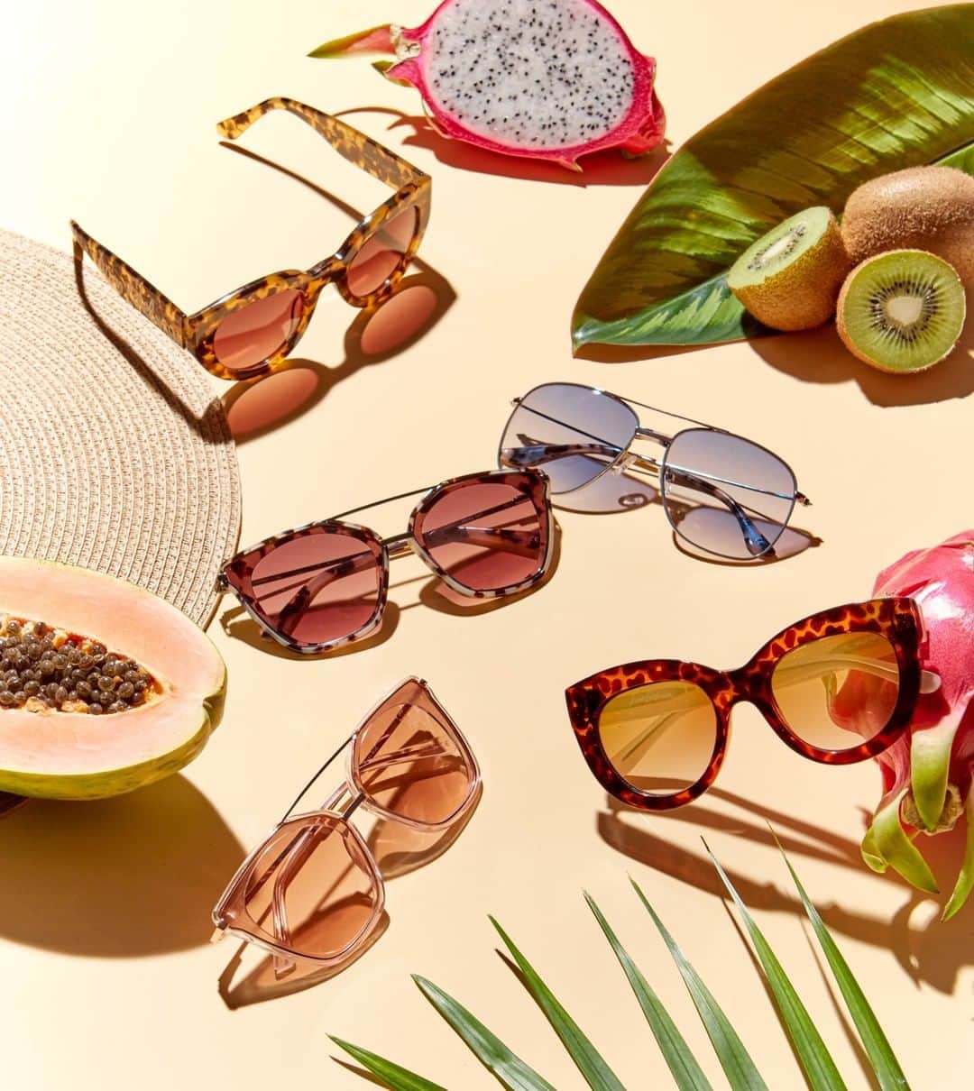 サムエデルマンのインスタグラム：「Shades in all shades 🕶 Introducing Sam Edelman sunglasses! Which style is your favorite?」