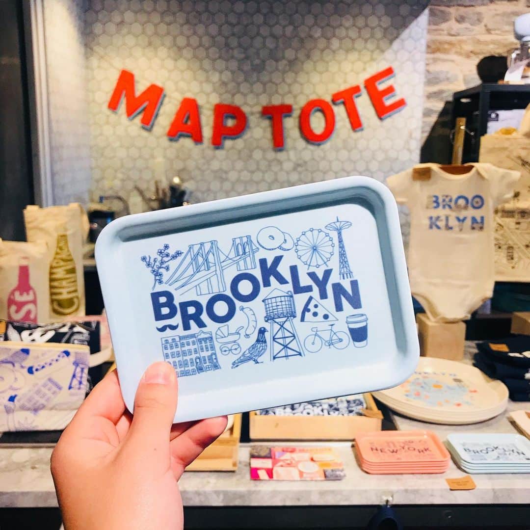 マップトートさんのインスタグラム写真 - (マップトートInstagram)「Hey Brooklyn! We’re popping up at @westelmdumbo today. Check out our made in USA gifts and souvenirs! We are here until 5pm」5月12日 2時04分 - maptote