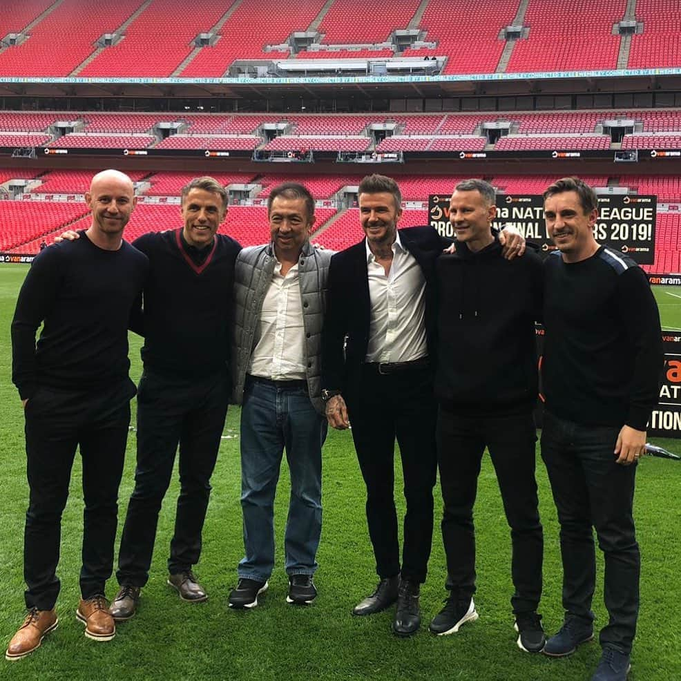 デビッド・ベッカムさんのインスタグラム写真 - (デビッド・ベッカムInstagram)「We Are Going Up 🏆 what a performance & what a proud day for our team , players and supporters @salfordcityfc The boys were incredible 🔴」5月12日 2時10分 - davidbeckham