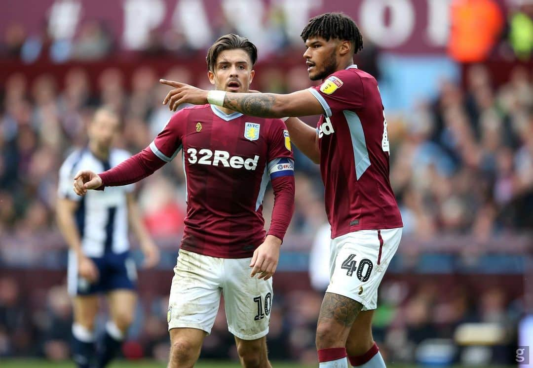 タイローン・ミングスさんのインスタグラム写真 - (タイローン・ミングスInstagram)「Half time in the tie... see you Tuesday 💜💙 #avfc」5月12日 2時17分 - tyronemings