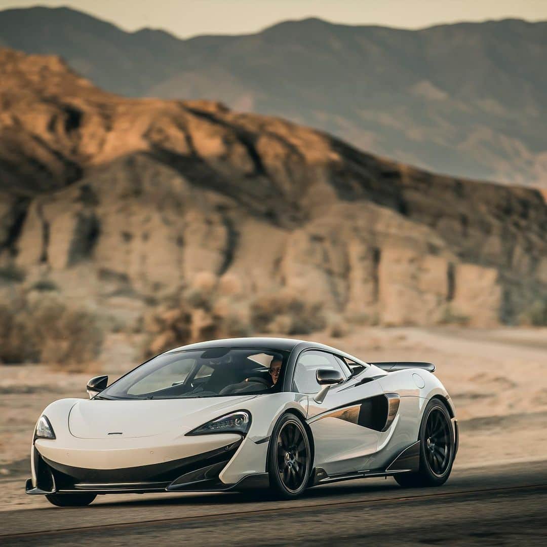 McLaren Automotiveさんのインスタグラム写真 - (McLaren AutomotiveInstagram)「Made up of 790,636 acres, Joshua Tree National Park is bigger than the state of Rhode Island! The scenery is second to none. Time for more #McLarenAdventures #McLaren600LT」5月12日 2時19分 - mclarenauto