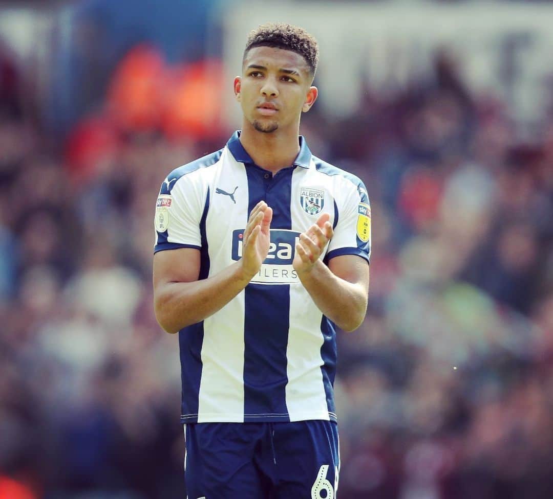 メイソン・ホールゲイトのインスタグラム：「Half time. We keep believing and fighting Tuesday!! #baggies @wba」