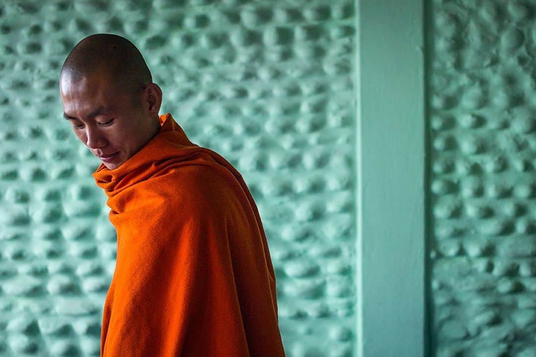 のインスタグラム：「Photo by @coryrichards | A portrait of a monk pausing for thought in Myanmar (Burma). #Portrait #Monk #Myanmar」