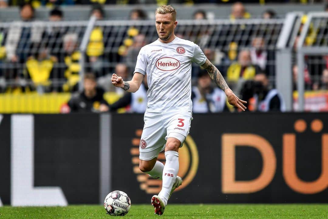 アンドレ・ホフマンのインスタグラム：「..proud of this team performance ⚪️😶🔴 #team #f95」