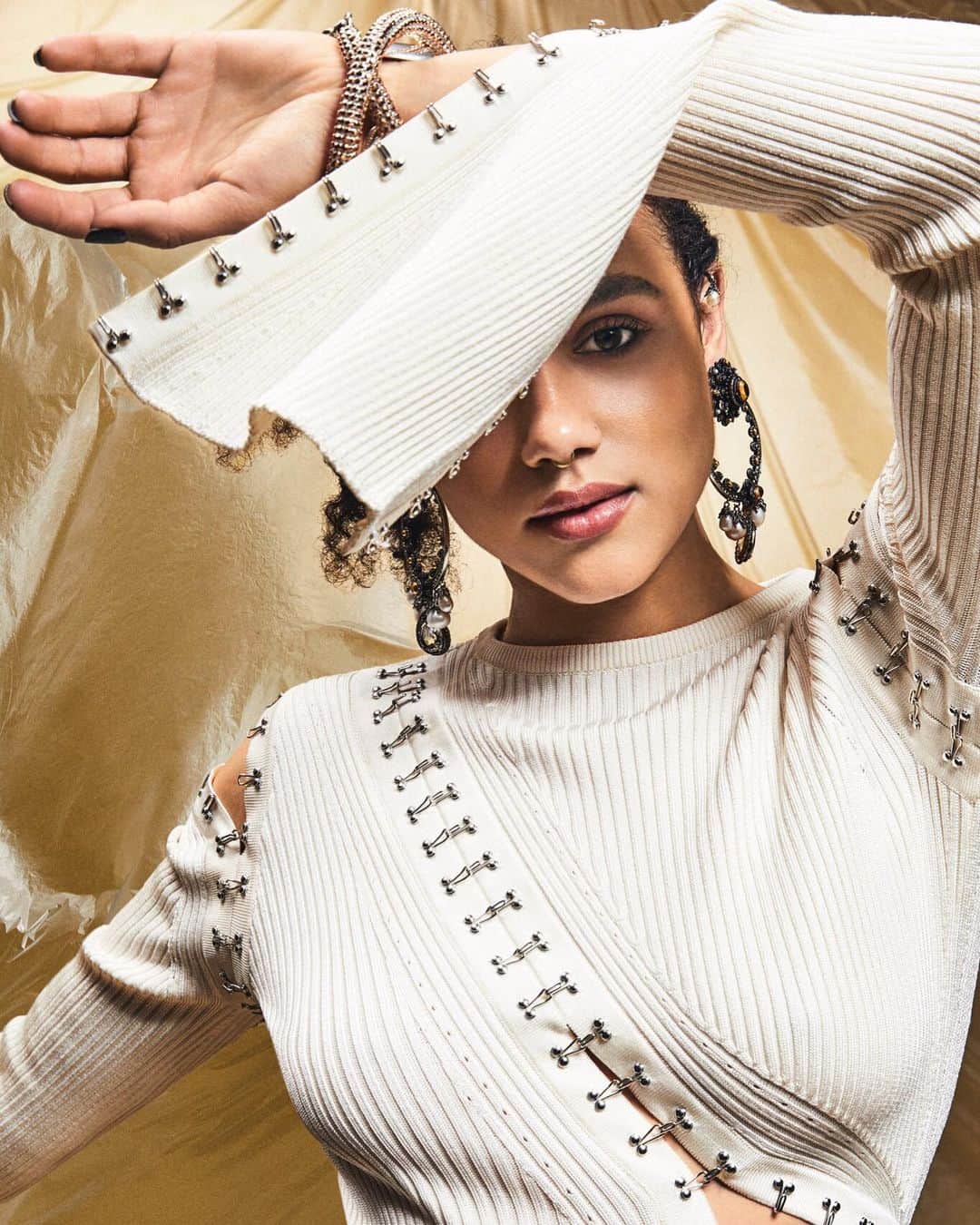 ELLE Magazineさんのインスタグラム写真 - (ELLE MagazineInstagram)「In an Elle.com exclusive, Game of Thrones actress @nathalieemmanuel reflects on her character Missandei’s impact: “It's been emotional hearing women of color say, ‘It meant so much seeing you there.’ You come up in this industry, and in life, and you want to see yourself onscreen. Often, I didn't. The idea that I was that for our audience has been overwhelming.” Link in bio. Photographer: @aekholloway  Wearing: @alexandermcqueen Stylist: @sarahzendejas  Hair: @neekobackstage_  Makeup: @kdeenihan  Set design: @fashionset  Produced by @laurenwbrown for Elle.com」5月12日 3時08分 - elleusa