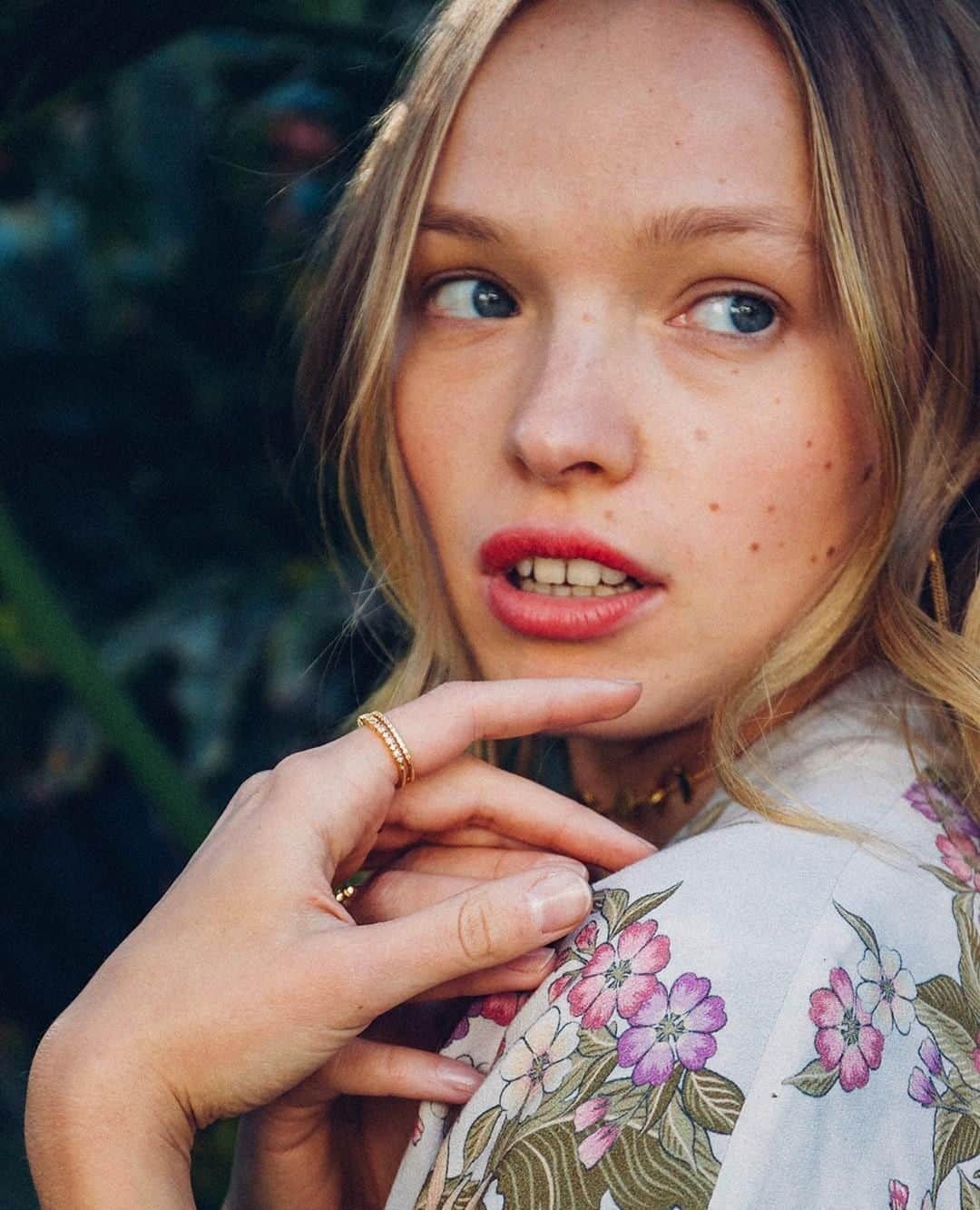 のインスタグラム：「I always wake up looking perfect like this on Saturday... 🦄🔥💫⠀ .⠀ .⠀ .⠀ .⠀ .⠀ .⠀ .⠀ #jewelry #jewellery #necklace #ring #earrings #bracelet #gold #rings #accessories #jewelrygram #bling #jewels #sparkle #glitter #instajewelry #jewelrydesigner #bracelets #fashionjewelry #shine #pendant #earringsoftheday #earring #instajewelry #bohojewelry #bohemianjewelry #gypsyjewelry #glitter #bohostyle #bloggervibes #aboutalook⁣⠀」