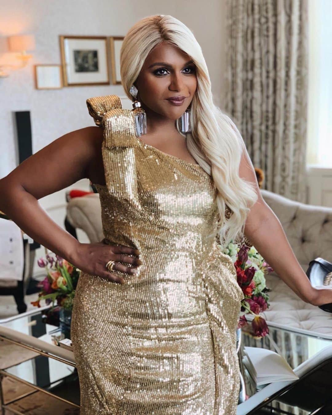 Moschinoさんのインスタグラム写真 - (MoschinoInstagram)「#Repost @mindykaling #metcamp #moschino @itsjeremyscott #mindykaling #metgala2019」5月12日 3時25分 - moschino