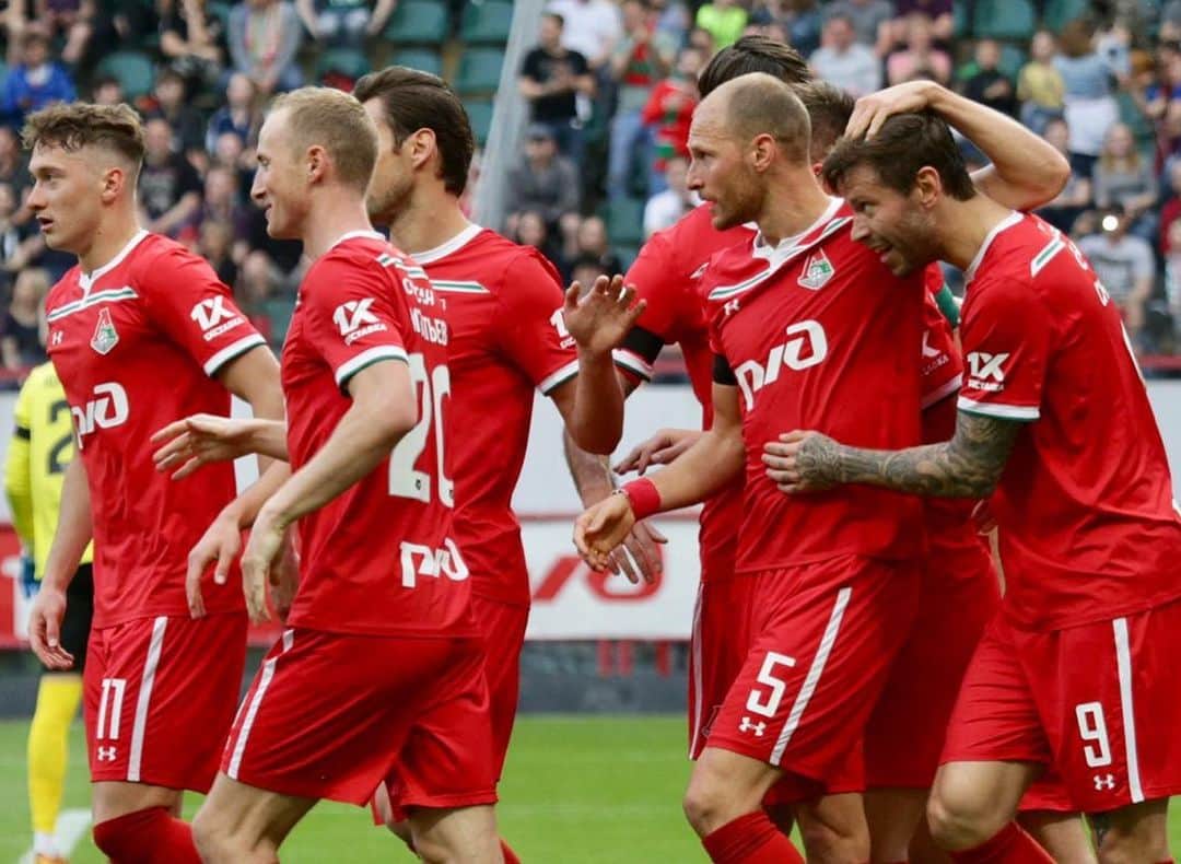 ベネディクト・ヘーヴェデスのインスタグラム：「Loko-Rubin, 4:0! 🚂💥 @fclokomotiv」