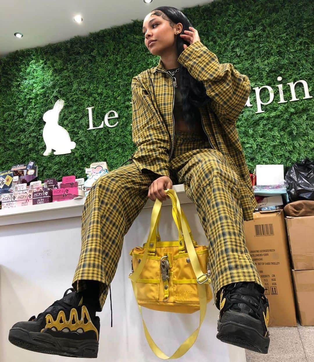 ジョージジーナ&ルーシーさんのインスタグラム写真 - (ジョージジーナ&ルーシーInstagram)「Outfit goals by @4bluepills 💛💛💛 • • • • • • #georgeginalucy #streetwear #streetstyle #streetfashions #bag #hypebae #hypebeast #streetwear #streetstyle #sneakers #kicksonfire #outfit #details #outfitdetails #dog #highsnobiety #minimalmovement #kicksonfire #hsstyle #blogger #fashionblogger #blogger_de #ootd #35mm #ink #france #paris  #softgrunge #grungegirl」5月12日 3時29分 - georgeginalucy