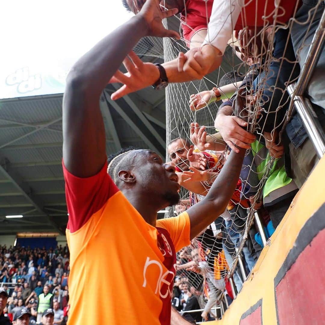 ガラタサライSKさんのインスタグラム写真 - (ガラタサライSKInstagram)「📸 #Galatasaray! 👊💪」5月12日 3時38分 - galatasaray