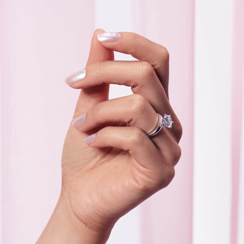 OPIさんのインスタグラム写真 - (OPIInstagram)「#ButtonUpYourTuxedo and #ThrowMeAKiss. 💋 Is this not one of the most elegant wedding day nail looks you've ever seen?! 😩 💍 We're #OPIObsessed. 👏 #OPISheers #WeddingDayNails #nails #naildesigns #nailpolish #weddinginspiration #weddingnails」5月12日 3時40分 - opi