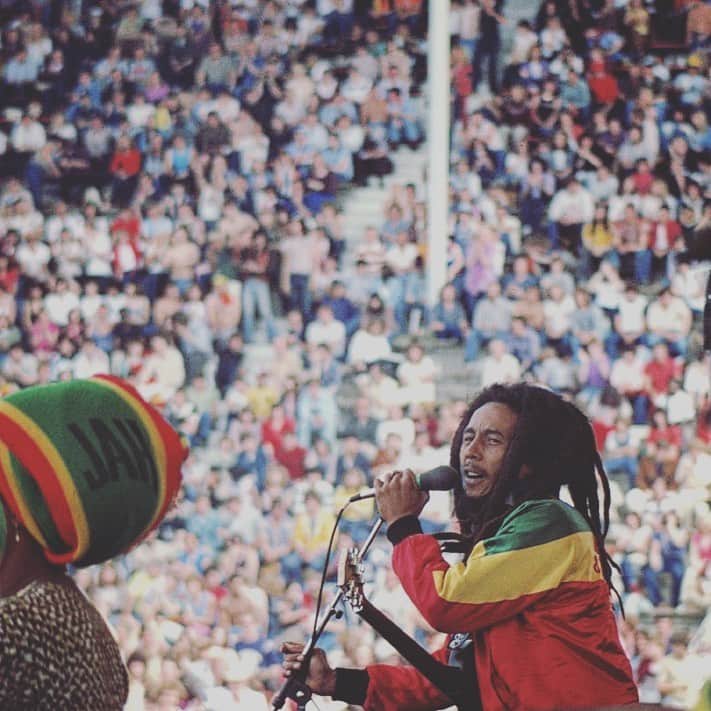 ボブ・マーリーさんのインスタグラム写真 - (ボブ・マーリーInstagram)「“Sometimes when I think about it, I think maybe I can help to bring mankind together.” #bobmarleyquotes . 📷 by @nevillegarrick」5月12日 4時00分 - bobmarley