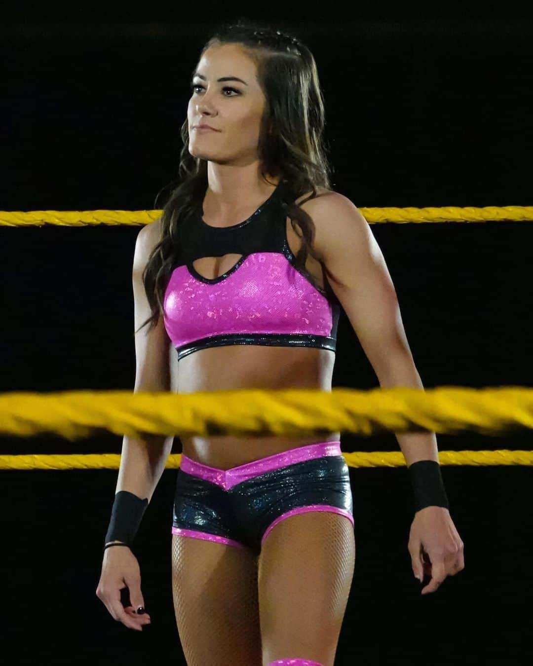 カシー・カタンツァーロさんのインスタグラム写真 - (カシー・カタンツァーロInstagram)「💗 What color should my next gear be? 🤔 . 📸: @jjwilliamswon #NXT #WWE #WeAreNXT」5月12日 4時10分 - katana_wwe