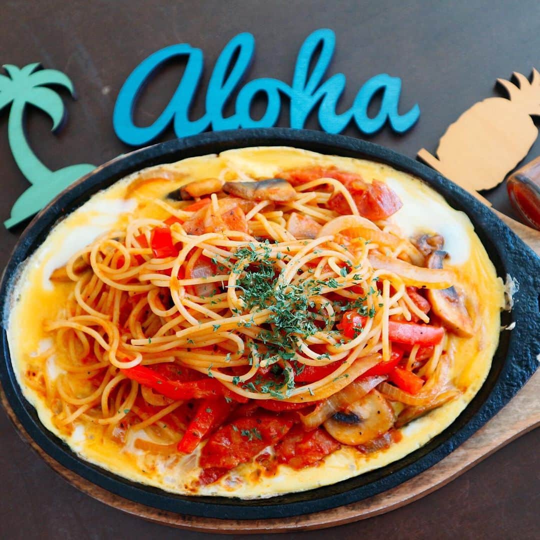 のインスタグラム：「Neapolitan Spaghettis with Portuguese Sausage 🍝  #dailylunch  ポーチギーズソーセージの入ったナポリタン！ 明日は#ホノルルトライアスロン 選手の皆さん、パスタ大盛り無料でご提供！ #waikikilunch #ワイキキランチ #ナポリタン #napolitanspaghetti #portuguesesausage #hawaiianrestaurant #hawaiianfood #ハワイアンレストラン #honolulutriathlon #waikikirestaurant #ワイキキレストラン」