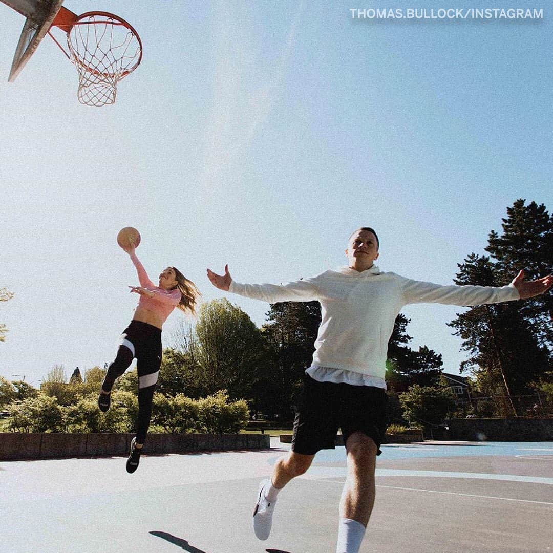 espnさんのインスタグラム写真 - (espnInstagram)「They recreated iconic NBA moments for their engagement photos 💯 (via @thomas.bullock)」5月12日 4時06分 - espn