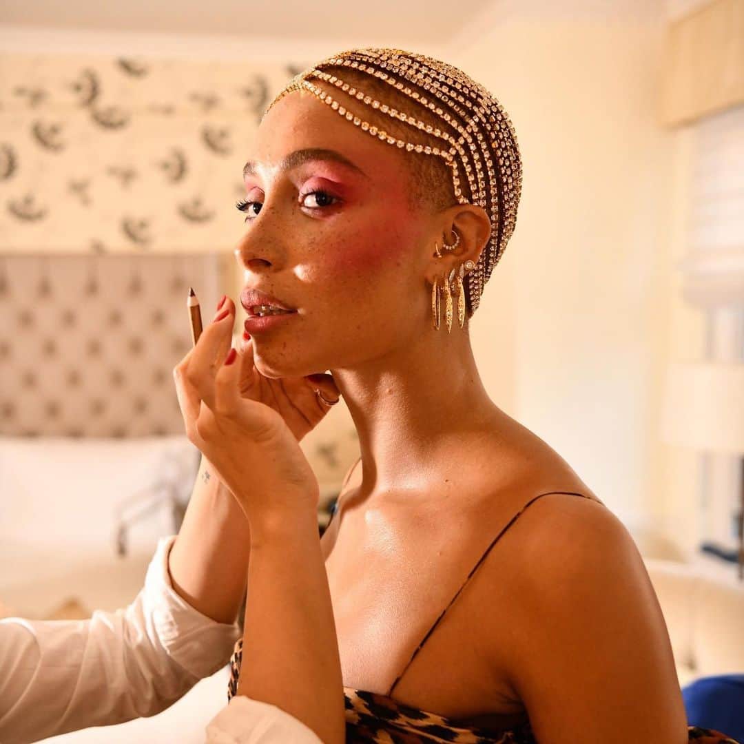 Vogue Beautyさんのインスタグラム写真 - (Vogue BeautyInstagram)「Everyone dreams of stepping onto the carpet at the #MetGala looking like royalty, and @AdwoaAboah figured out exactly how to do just that this past Monday. Aboah is now on her third trip to the gala and each time she pushes the envelope just a little further. This year’s #Metcamp theme called for an outlandish take on regal dressing created by pairing the old guard with the new. Fashion legend @DVF provided the slinky animal print gown, while Piotrek Panszczyk and Beckett Fogg of buzzy New York label @Area added the sparkling final touch. Tap the link in our bio for a behind-the-scenes look at her glam first Monday in May」5月12日 4時20分 - voguebeauty
