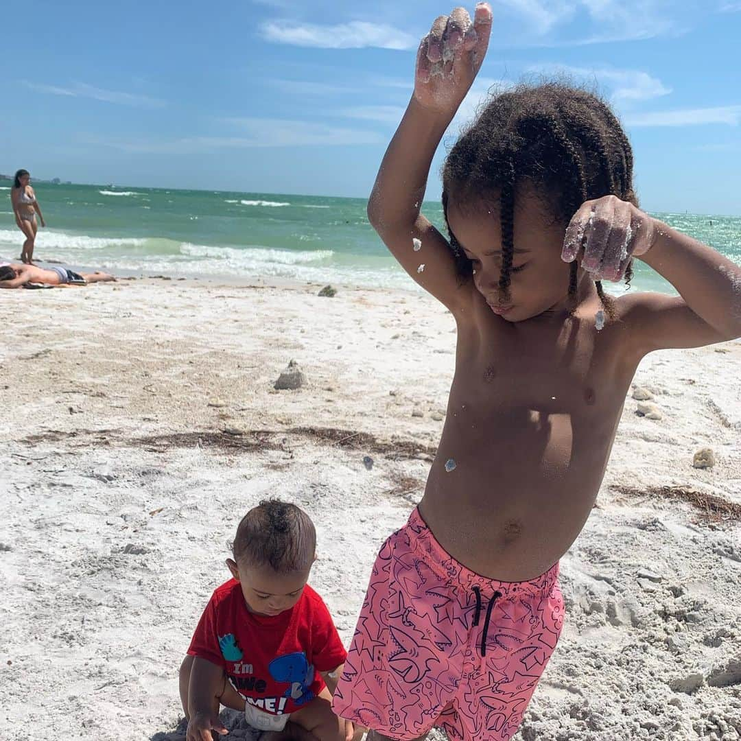 デショーン・ジャクソンさんのインスタグラム写真 - (デショーン・ジャクソンInstagram)「Beach day wit the youngins 💪🏾」5月12日 4時30分 - 0ne0fone