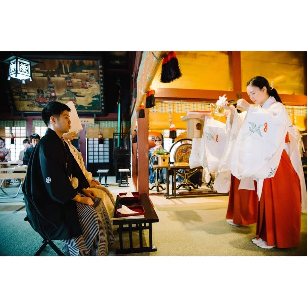 和婚スタイルさんのインスタグラム写真 - (和婚スタイルInstagram)「#赤坂氷川神社  縁結びの神様に見守られ、厳かな雰囲気のお式を挙げられます。  @wakonstyle  #和婚スタイル  #神社婚 #和婚 #和装 #色打掛  #白無垢 #綿帽子 #ウェディングフォト #ブライダルフォト #ロケーションフォト #前撮り #和装ヘアスタイル #プレ花嫁 #神前式 #関西花嫁 #関東花嫁 #九州花嫁 #神前式挙式 #結婚式 #ウェディング #2019春婚 #2019夏婚 #2019秋婚 #2019冬婚 #日本中のプレ花嫁さんと繋がりたい #weddingphotography #和装ヘアスタイル」5月12日 10時13分 - wakonstyle