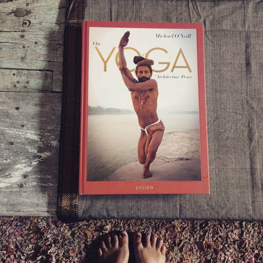 キャサリン ミッシェルさんのインスタグラム写真 - (キャサリン ミッシェルInstagram)「Mellow Saturday morning 🌞❣️#om #omshanti #Zen #aloha #peaceofmind #breathe #yoga #oui #mahalo #spirited #asana #meditate #book #treasure #images #sacred #love #kundalini #yogi #grace #gratitude」5月12日 4時45分 - catherinemichiels