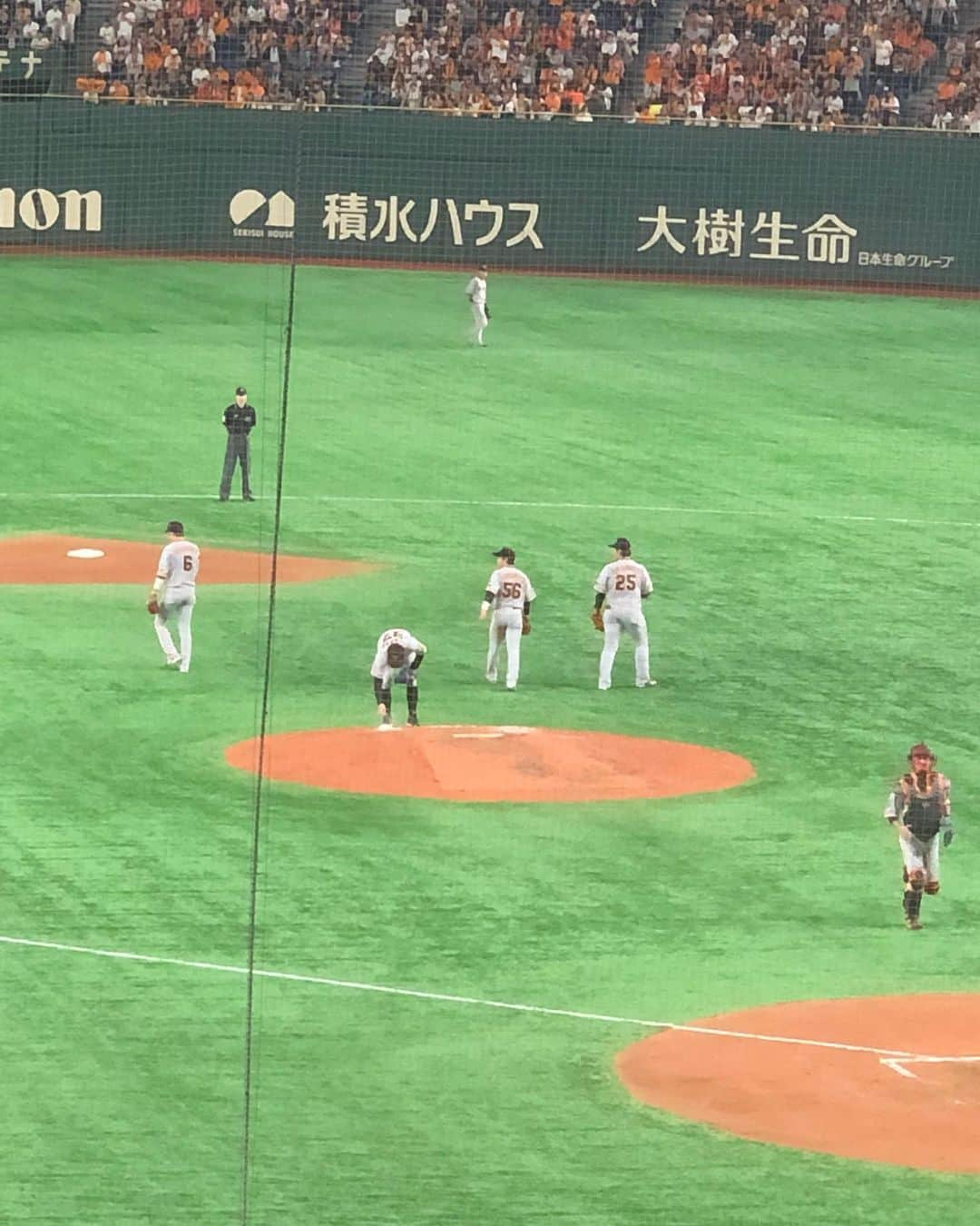 REIJIさんのインスタグラム写真 - (REIJIInstagram)「今シーズンプロ野球観戦！親父と行ってきました。親父ジャイアンツファン、息子ヤクルトファン。ヤクルト勝ちました笑。まあ、坂本の本塁打見れた親父も楽しんでたみたいだから良かった。バックネット裏ってめっちゃ見やすいね。  #東京ヤクルトスワローズ  #読売ジャイアンツ  #東京ドーム」5月12日 4時50分 - reiji_kimura