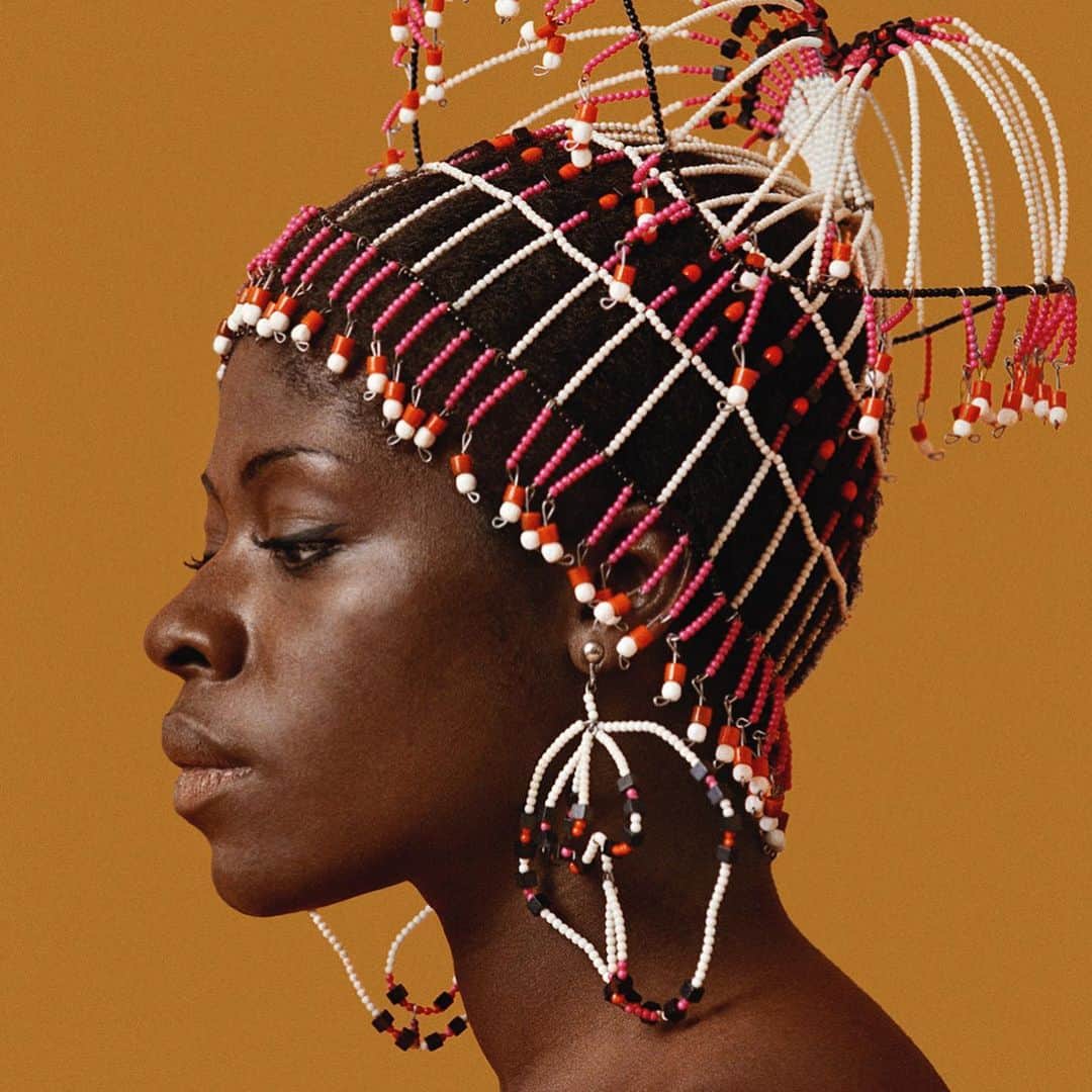 CNNさんのインスタグラム写真 - (CNNInstagram)「Kwame Brathwaite’s photographs capture black creativity and expression in its purest and most candid of forms. Between the late 1950s and the late 1970s, Brathwaite made his career documenting the burgeoning black art and political movements in New York — notably the "Black is Beautiful" campaign that encouraged black people to accept and celebrate their natural features. His photographs of black women in particular challenged the era's monolithic white beauty standards. Now, more than 40 of Brathwaite’s most memorable photoss are being showcased at the Skirball Cultural Center in LA. (📸: Kwame Brathwaite/Philip Martin Gallery, Los Angeles)」5月12日 5時23分 - cnn