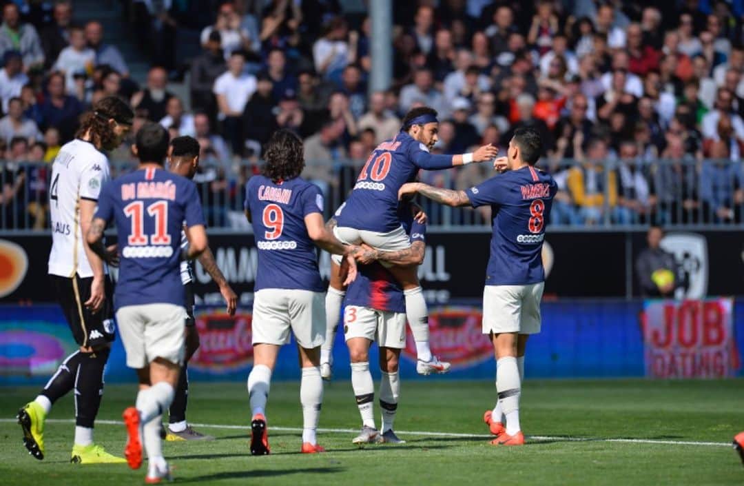 レアンドロ・ダニエル・パレデスのインスタグラム：「❤️💙⚽️👏🏽」